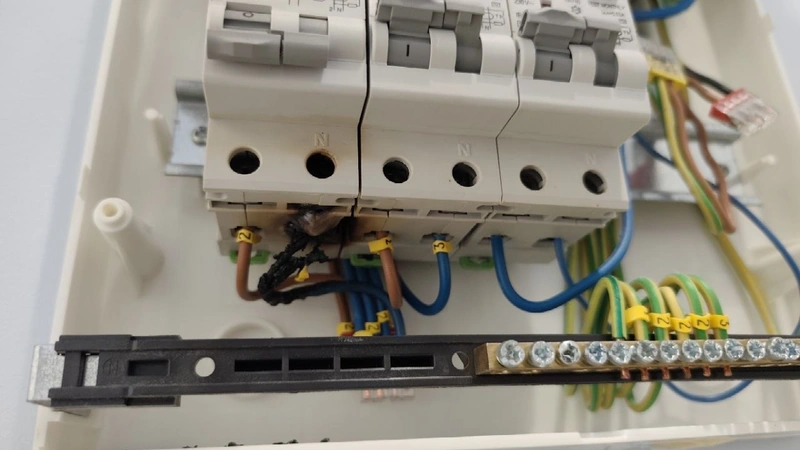 Ülekuumenenud automaat elektrikilbis